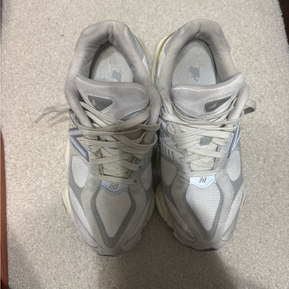 New Balance Off-White and Light Gray Sneakers - Picture 4 of 4